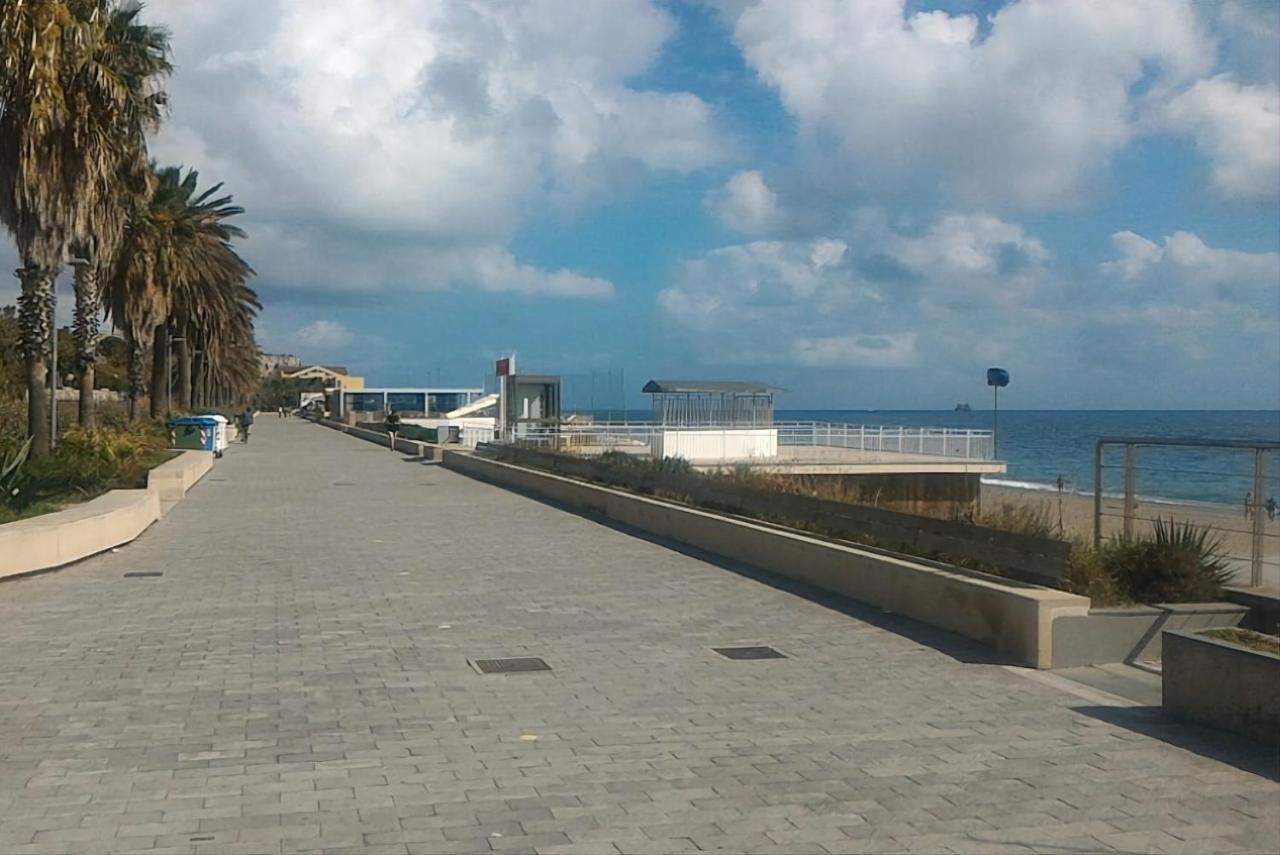 Ca' Mariuccia. Appartamento A Un Passo Dal Mare Savona Esterno foto